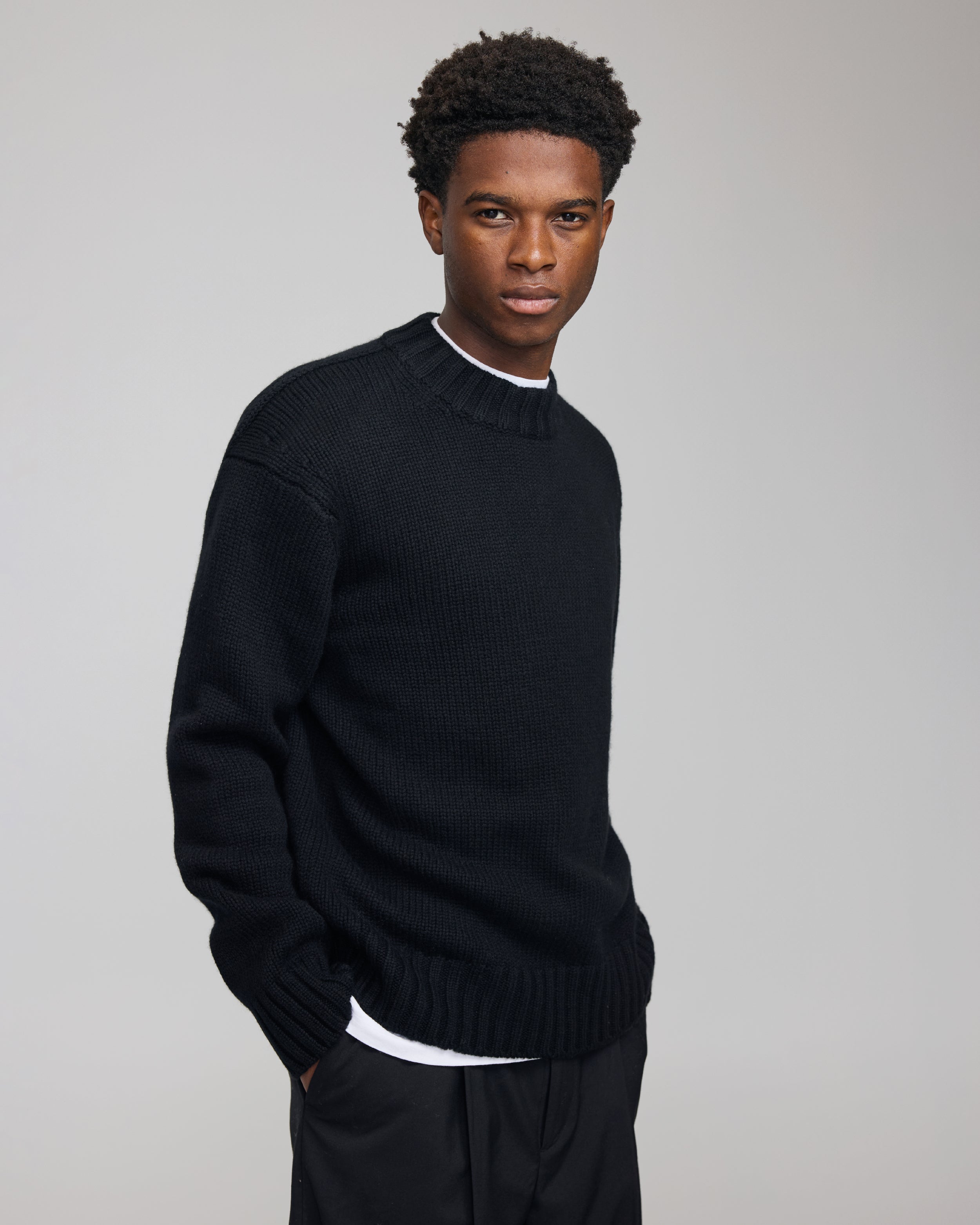 CASHMERE CREW NECK SWEATER